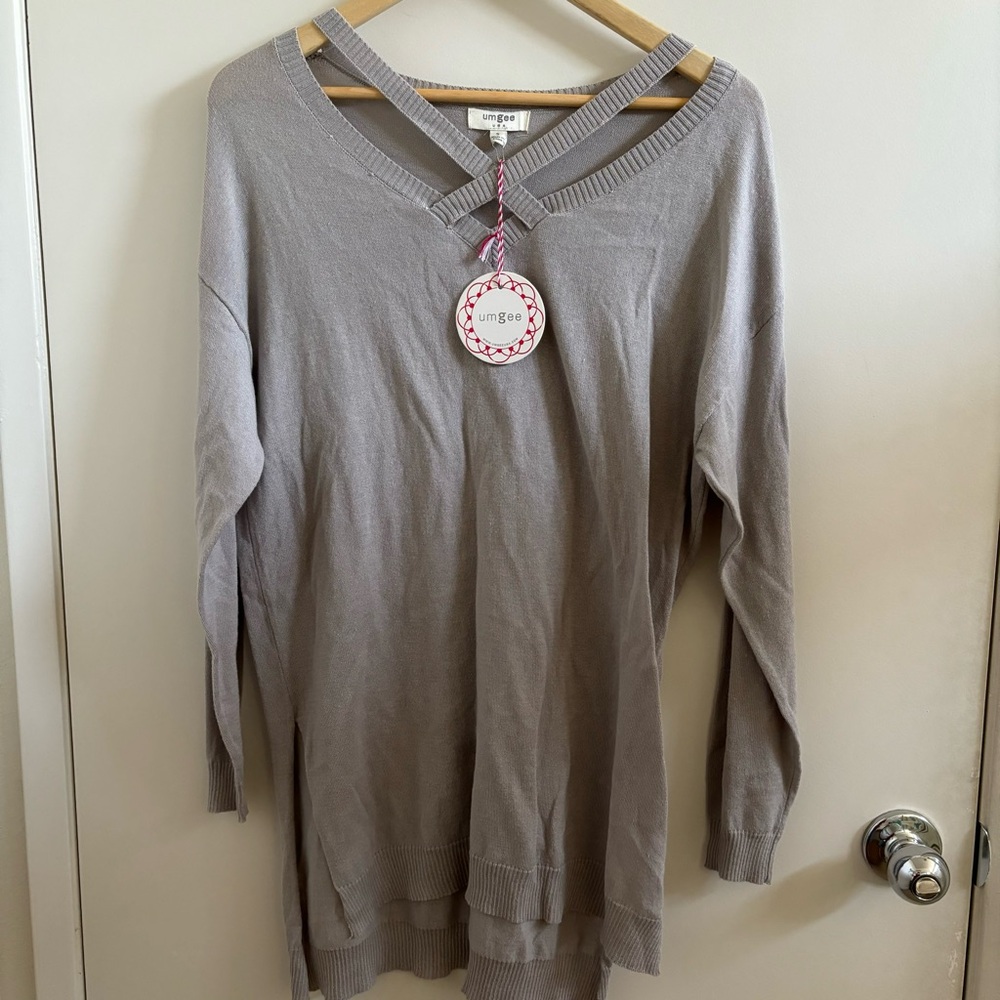 NWT Umgee Women's Gray V-Neck Top